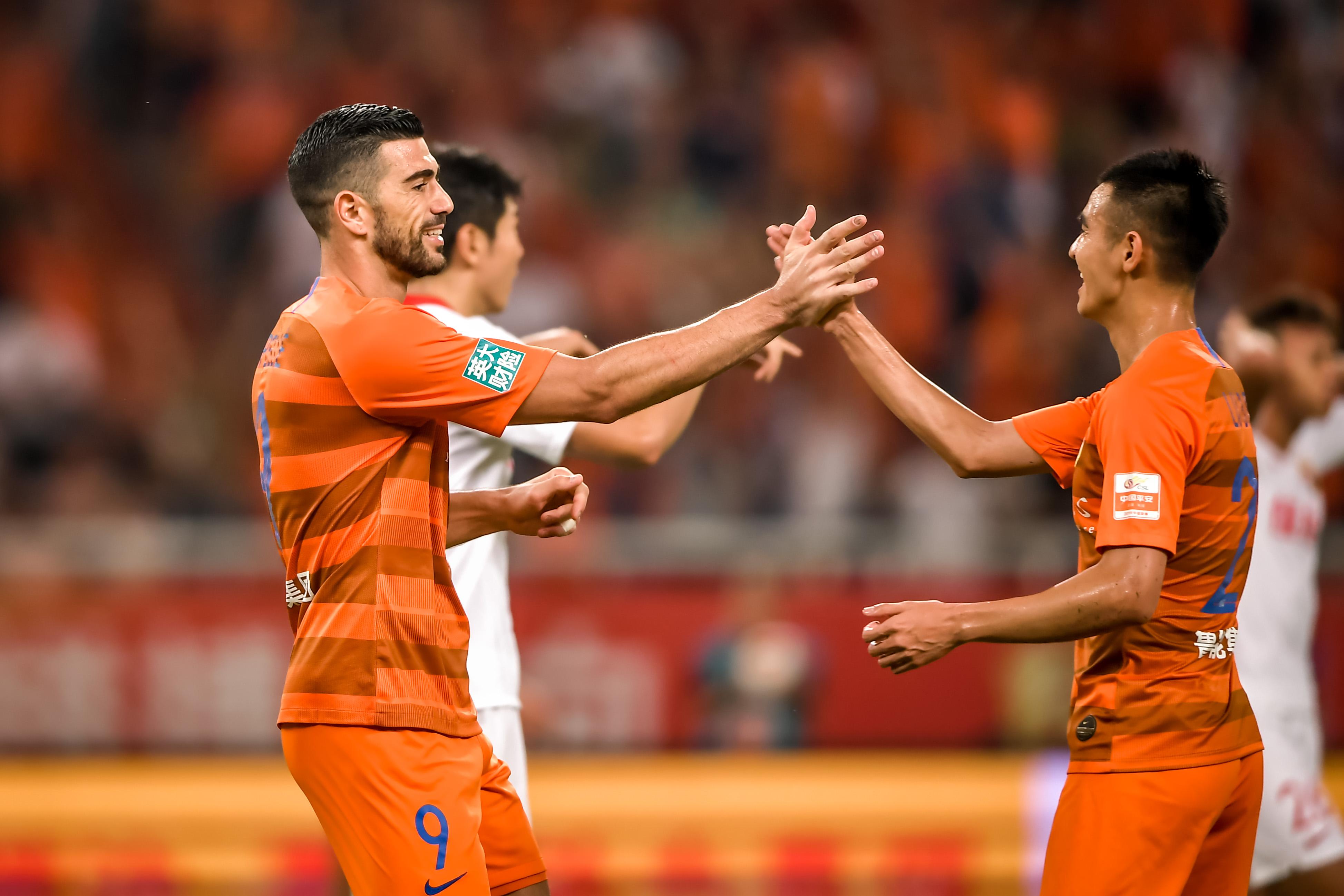 关于山东鲁能遭遇对手猛烈冲击，寻求反击机会的信息