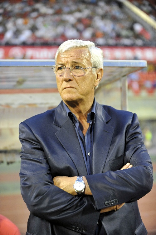 爱游戏官方登录入口-包含紧急换人！主教练临时调整阵容，希望扭转比赛局势的词条