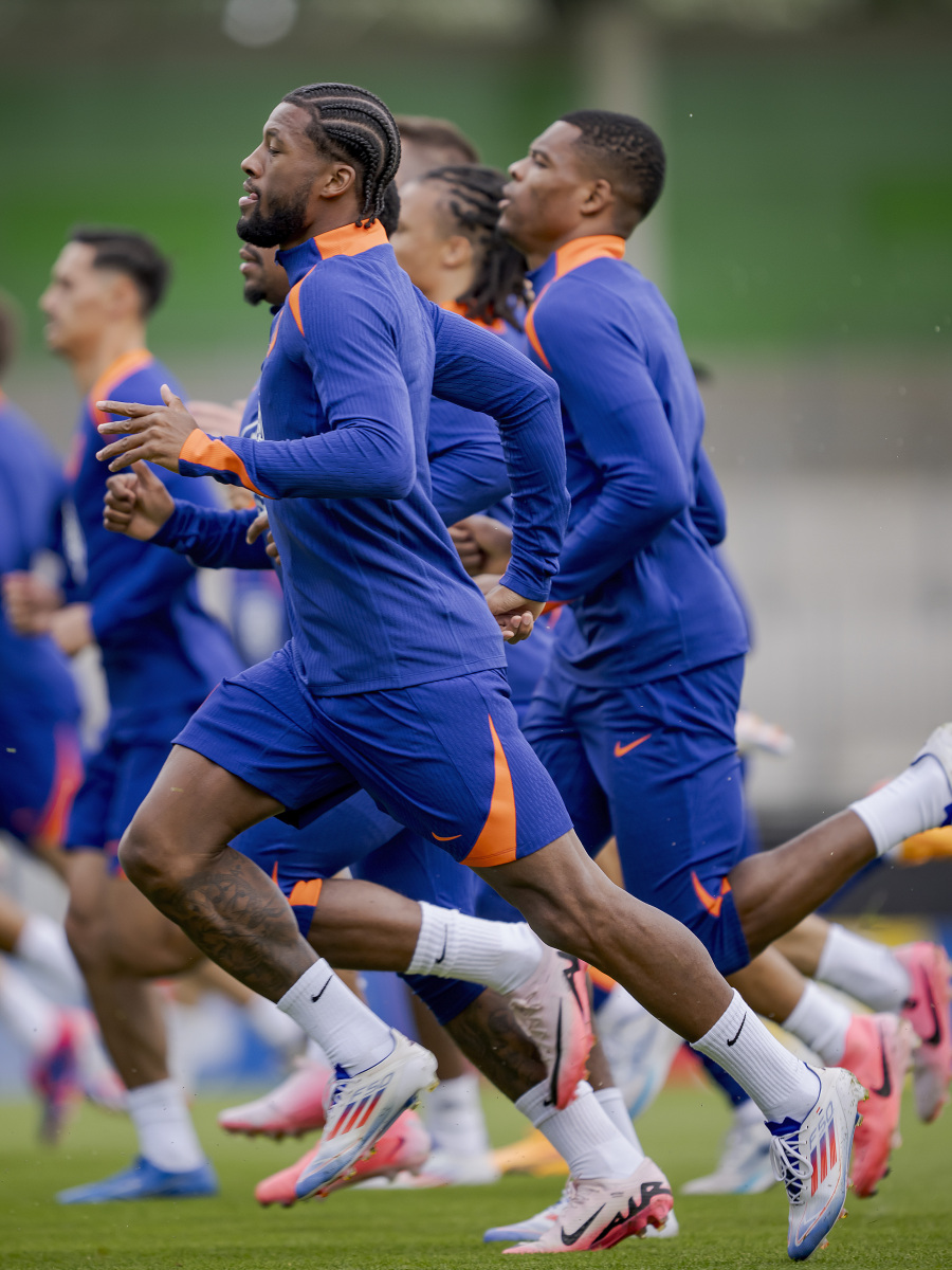 爱游戏登录-尼日尔足球运动员在外国交流比赛