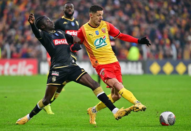 摩纳哥客场大胜斯特拉斯堡，豪取关键三分