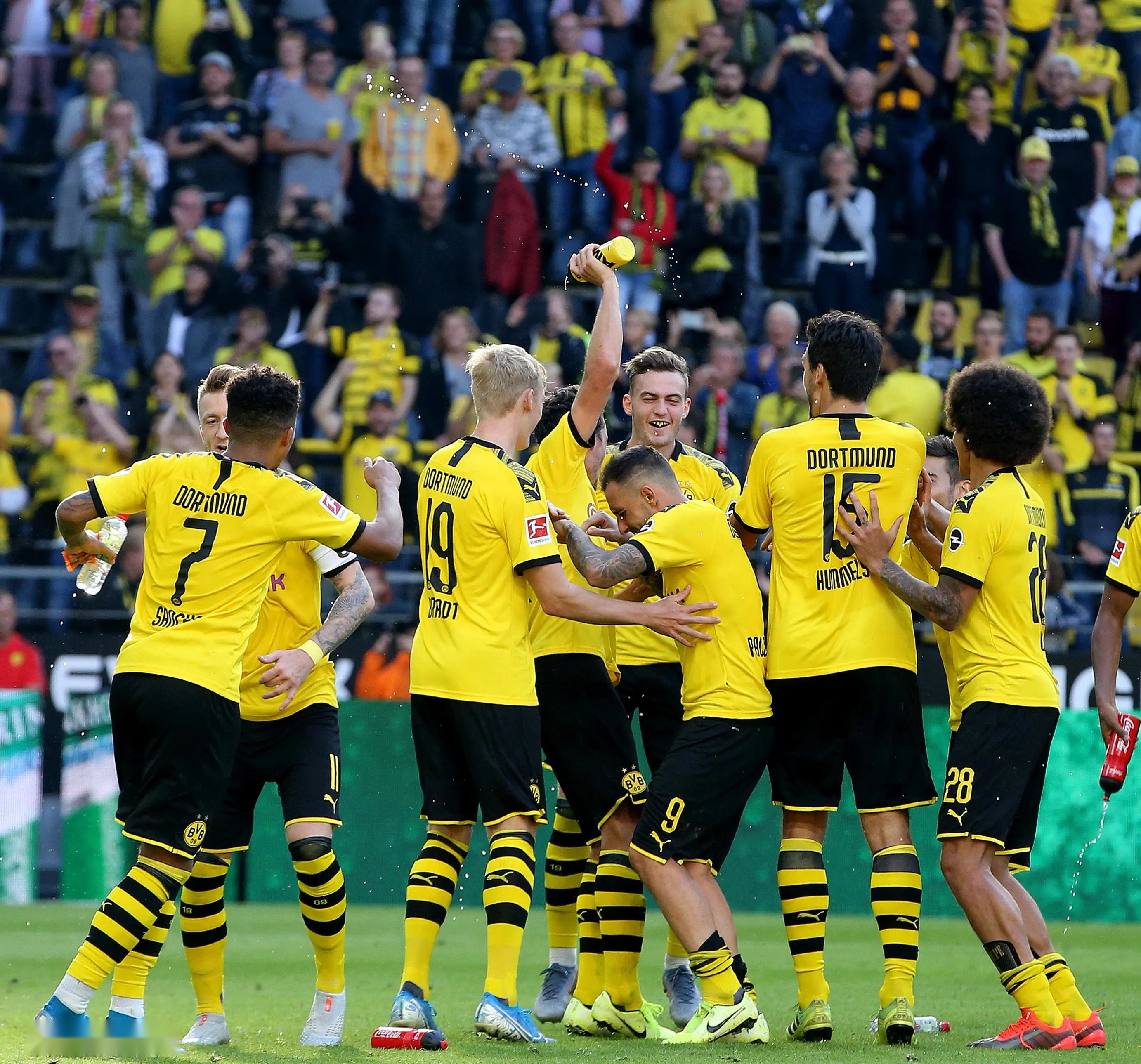 热爱足球:欧洲杯赛场高潮迭起!的简单介绍 热爱足球:欧洲杯赛场高潮迭起!的简单介绍