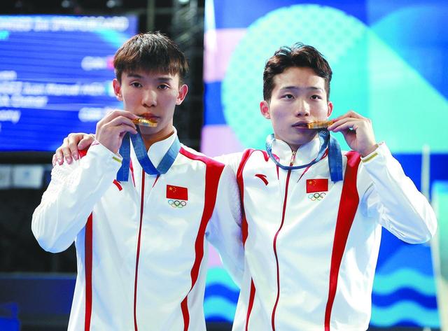 运动员们在竞技场上用拼搏和努力书写传奇