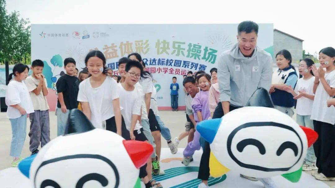 关于球场上精彩纷呈，球员们拼尽全力的信息