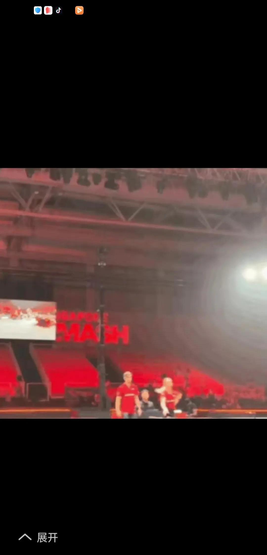 包含激烈较量掀起狂潮，球迷热情高涨的词条