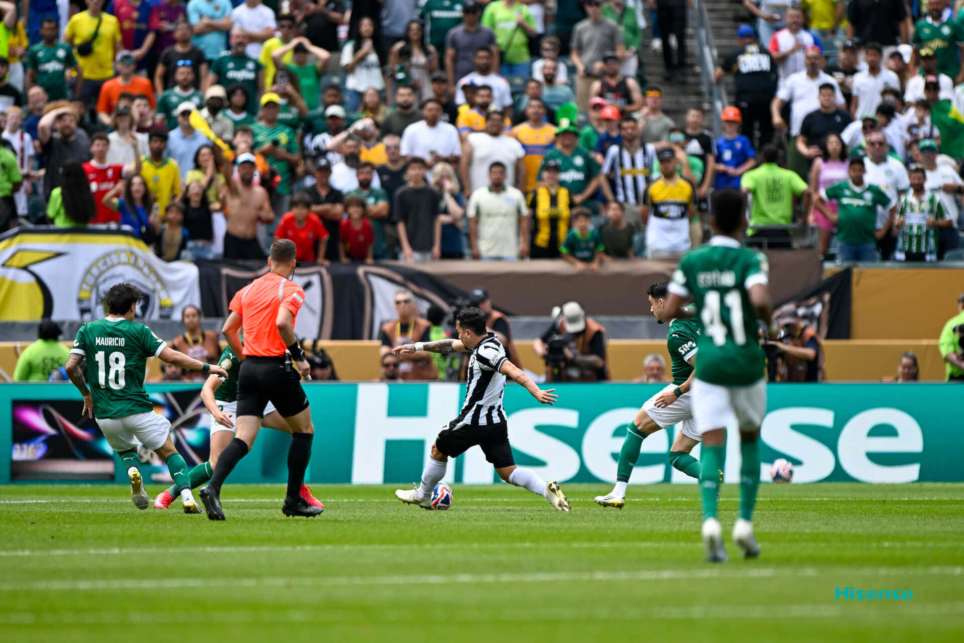 较量激烈!球队险胜对手,喜获胜利 较量激烈!球队险胜对手,喜获胜利