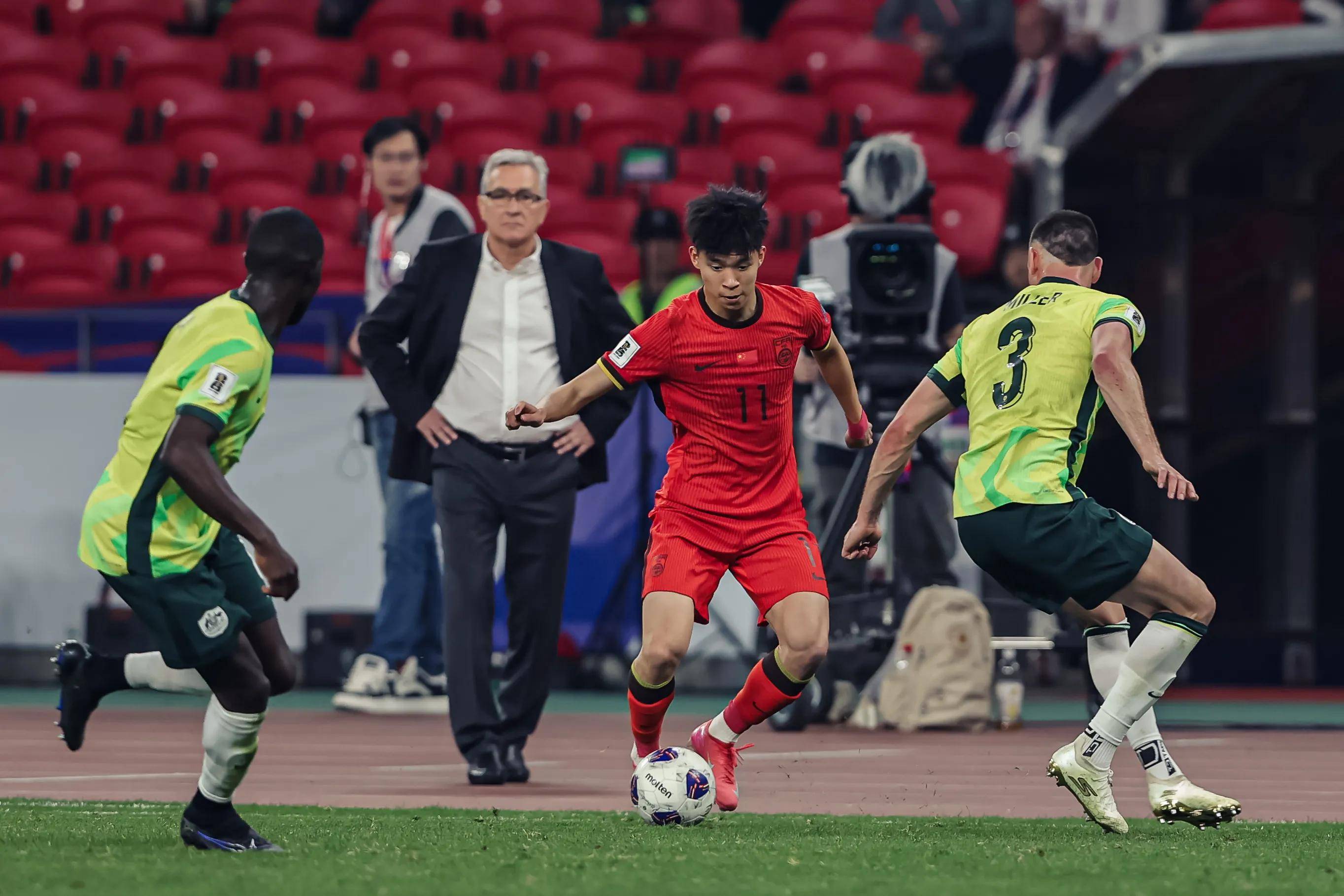 爱游戏网页版登录入口-关于球队中有一位新星在比赛中大放异彩，展现出色的表现的信息