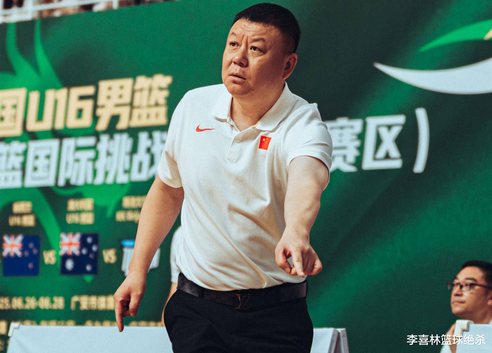 关于球队中有一位新星在比赛中大放异彩,展现出色的表现的信息 关于球队中有一位新星在比赛中大放异彩,展现出色的表现的信息