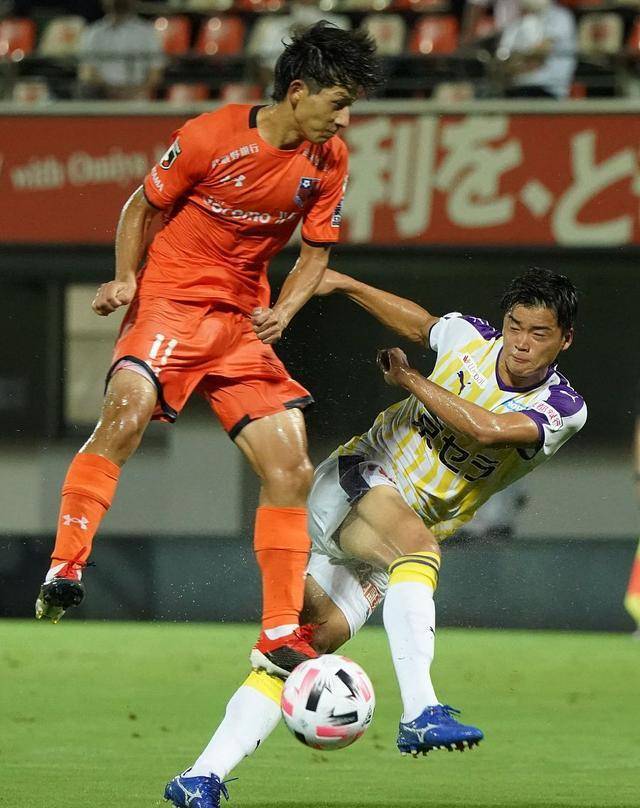 爱游戏官网-罗马尼亚队主场击败北爱尔兰，取得关键胜利