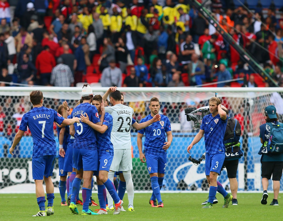 罗马尼亚队主场击败北爱尔兰,取得关键胜利 罗马尼亚队主场击败北爱尔兰,取得关键胜利