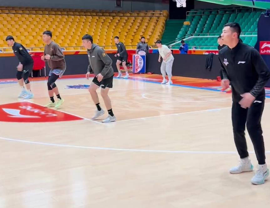 山东队引进新外援,备战接下来的比赛 山东队引进新外援,备战接下来的比赛