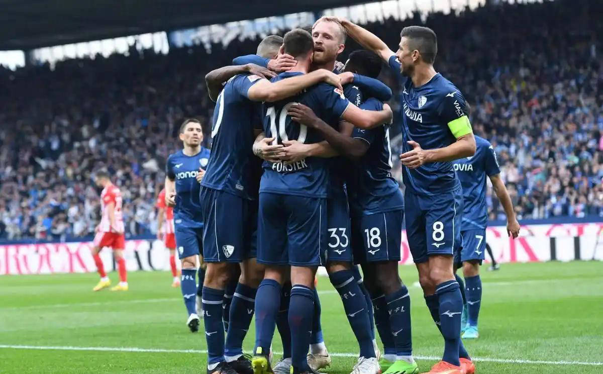 包含柏林赫塔球员合练备战,冲击德国杯冠军的词条 包含柏林赫塔球员合练备战,冲击德国杯冠军的词条