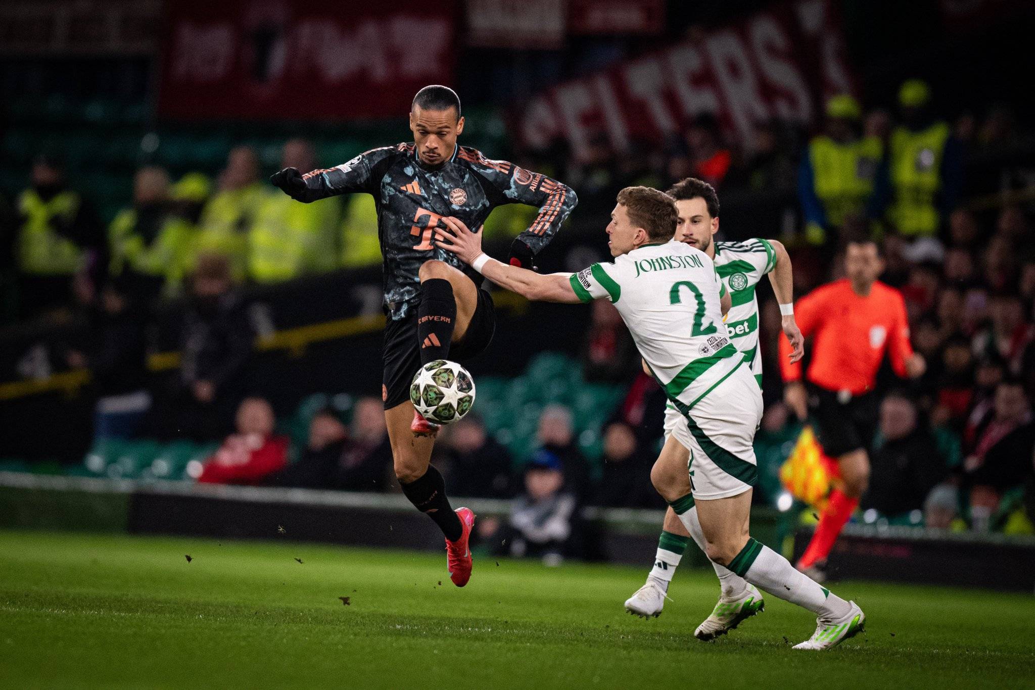 拜仁莱万破门,击败阿贾克斯晋级八强 拜仁莱万破门,击败阿贾克斯晋级八强