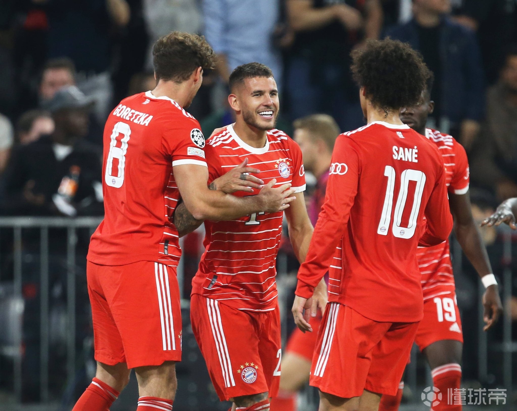 拜仁莱万破门,击败阿贾克斯晋级八强 拜仁莱万破门,击败阿贾克斯晋级八强