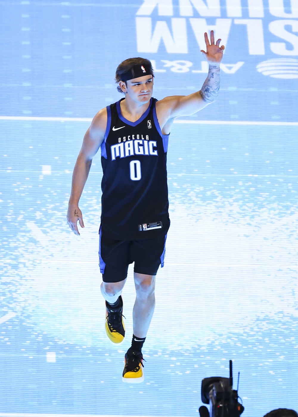 包含老鹰新秀夺得全明星扣篮冠军，惊艳球迷的词条