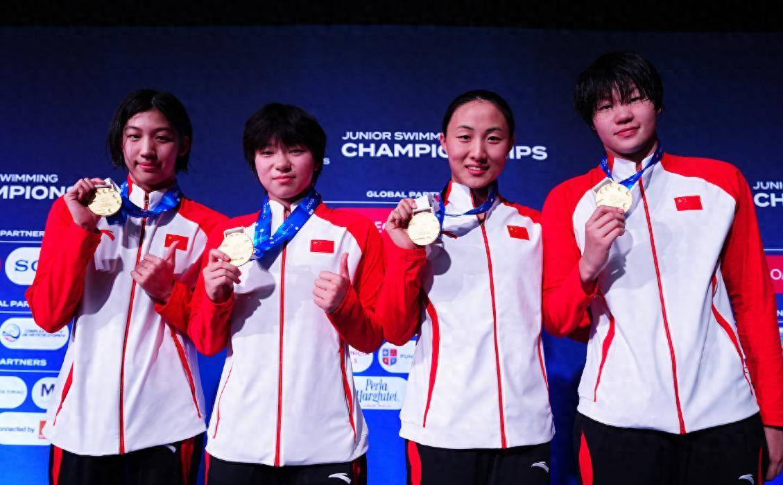 中国游泳名将再次登上领奖台,获得金牌 中国游泳名将再次登上领奖台,获得金牌