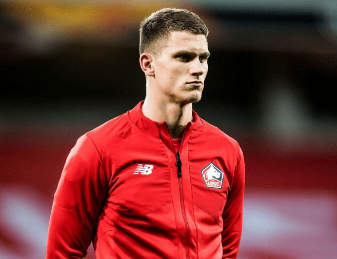 包含洛里昂新赛季目标是争夺法甲前四，稳定战绩表现的词条