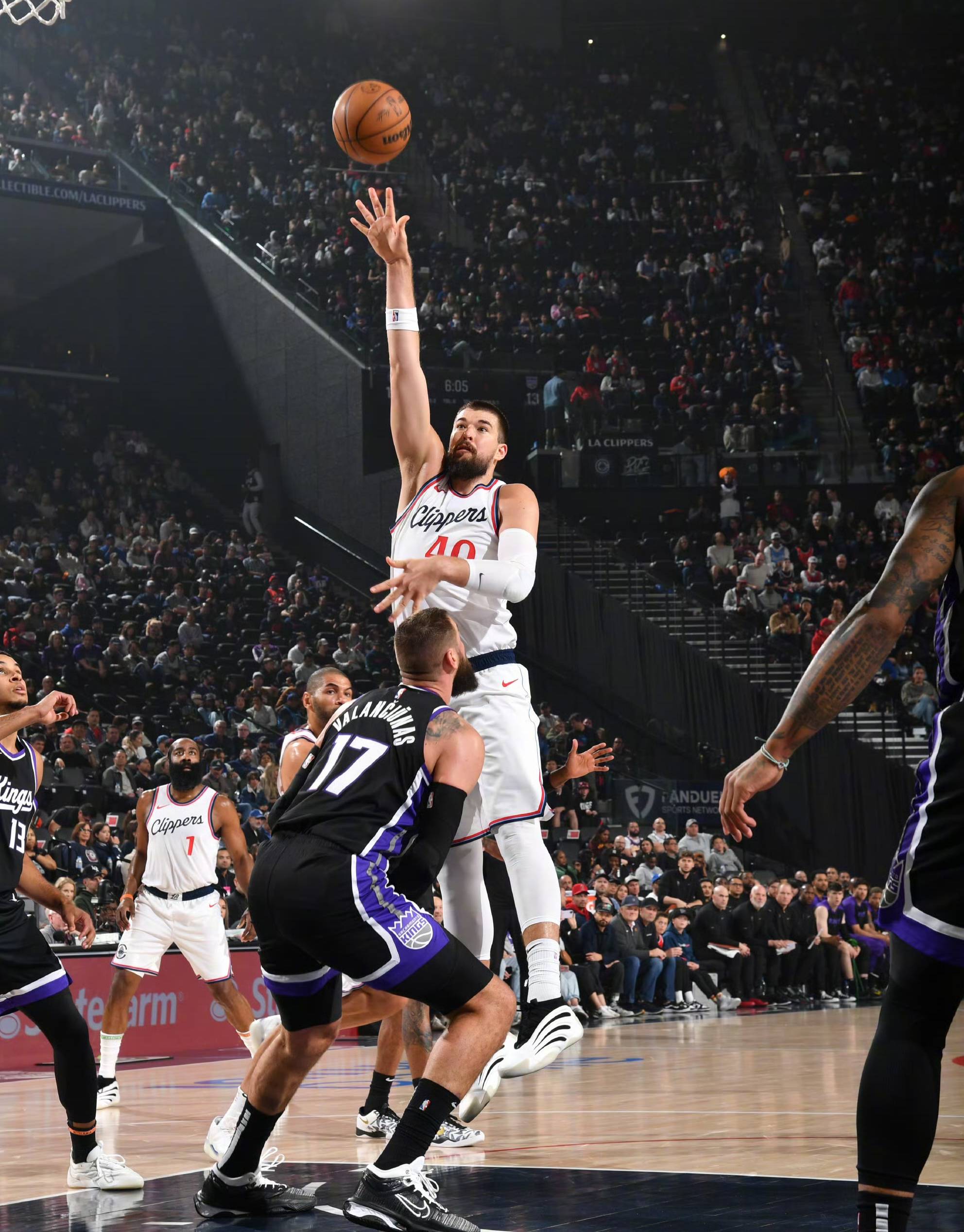 爱游戏官方入口-马刺队击败掘金，取得关键胜利