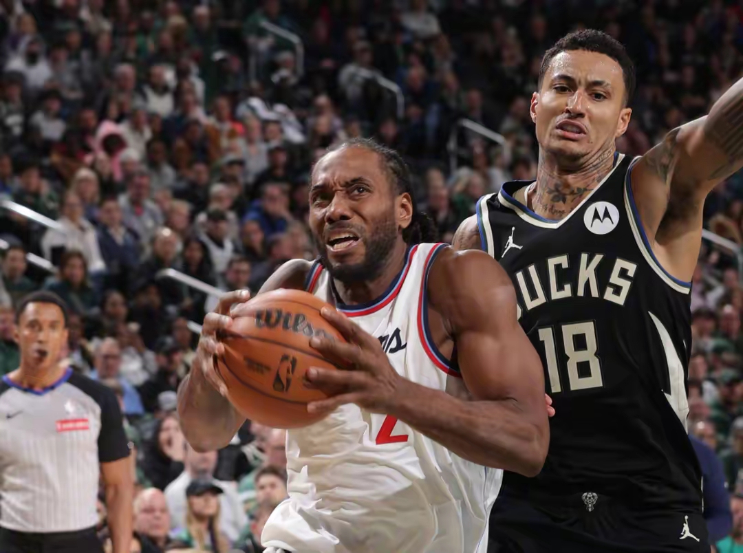 雄鹿大胜76人,东部半决赛形势更加扑朔迷离 雄鹿大胜76人,东部半决赛形势更加扑朔迷离