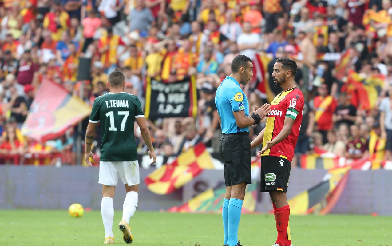 瓦朗谢纳球队经历连败,需调整战术 瓦朗谢纳球队经历连败,需调整战术