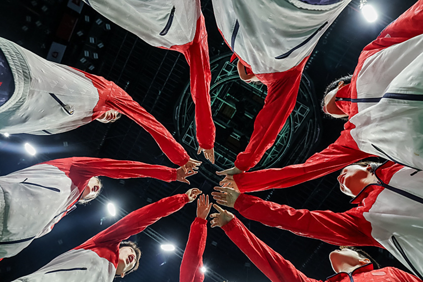 关于火爆场面!球队在场上奋力拼杀向胜利前进的信息 关于火爆场面!球队在场上奋力拼杀向胜利前进的信息