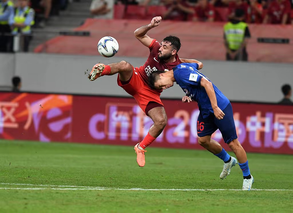 爱游戏亚洲官网-国外足球赛场上掀起新一轮热潮